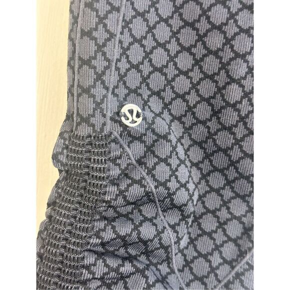 Lululemon EUC size 6 In the Flow Crop II Seamless Ruched Leggings - black gray - Picture 5 of 8